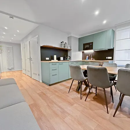 דירה Flatista Homes - Station - 3br