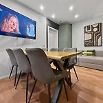 Flatista Homes - Station - 3br