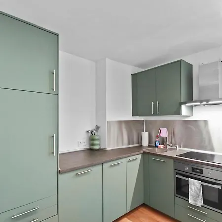 Flatista Homes - Station - 3br *