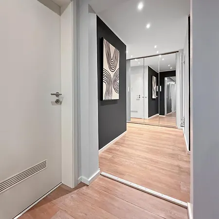 Flatista Homes - Station - 3br Apartman