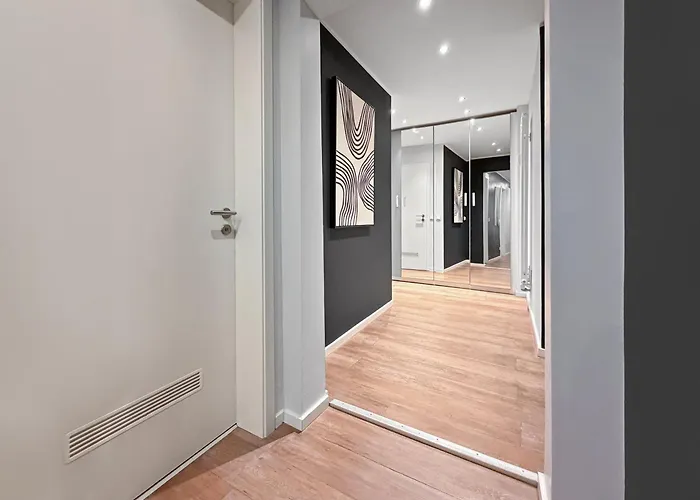 Flatista Homes - Station - 3br Apartman