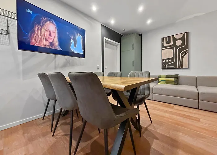 Flatista Homes - Station - 3br