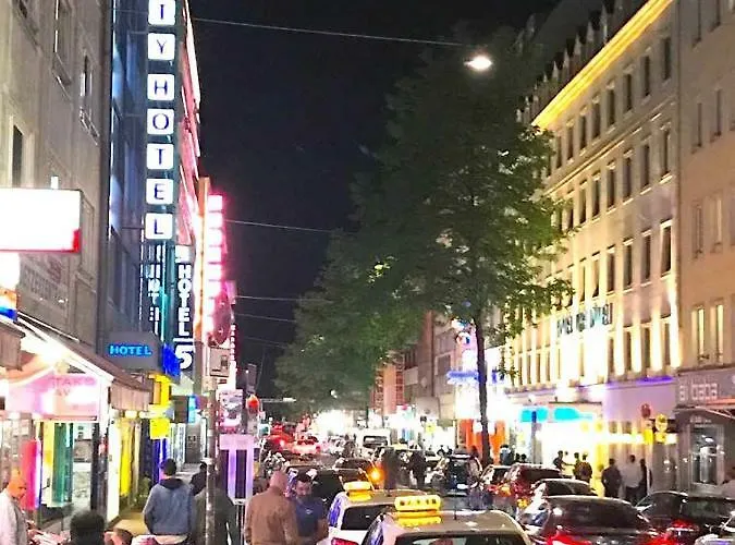 Flatista Homes - Station - 3br Apartman *