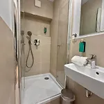 Flatista Homes - Station - 3br *