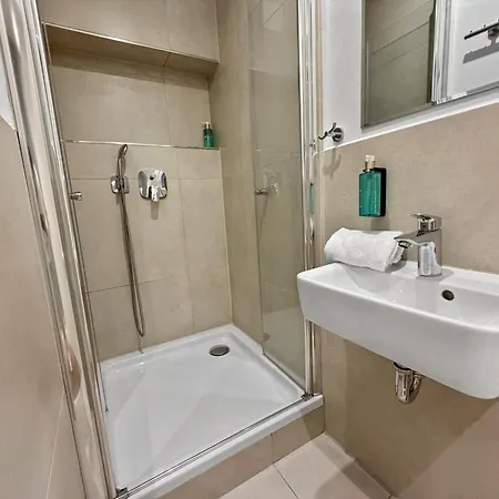 아파트 Flatista Homes - Station - 3br *